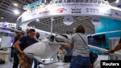 資料照：台灣台北南港展覽中心舉行的2023年台北航空航太與國防科技展上展出的無人機。 (2023年9月13日)