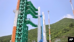 Roket Nuri di landasan peluncurannya di Naro Space Center, Goheung, Korea Selatan, Selasa, 23 Mei 2023. (Korea Aerospace Research Institute via AP)