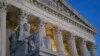 ARCHIVO - Lámparas iluminan parte de la Corte Suprema en el capitolio, en Washington, el 16 de noviembre de 2022. 