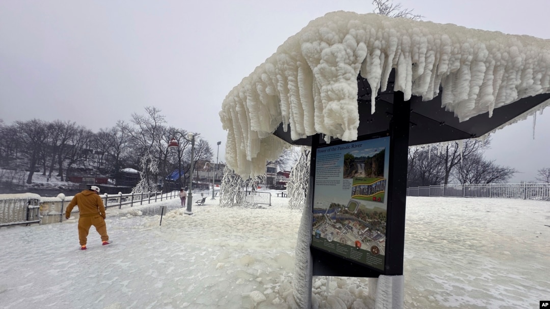 Sebagian Besar Wilayah AS Alami Badai Salju dan Suhu di Bawah Nol