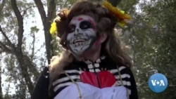 Celebração do Dia dos Mortos em Los Angeles liga os mexicano-americanos à sua herança