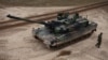 Полски војници тренираат со тенк К2 купен од Јужна Кореја на воен полигон во Полска, 30 март 2023 година