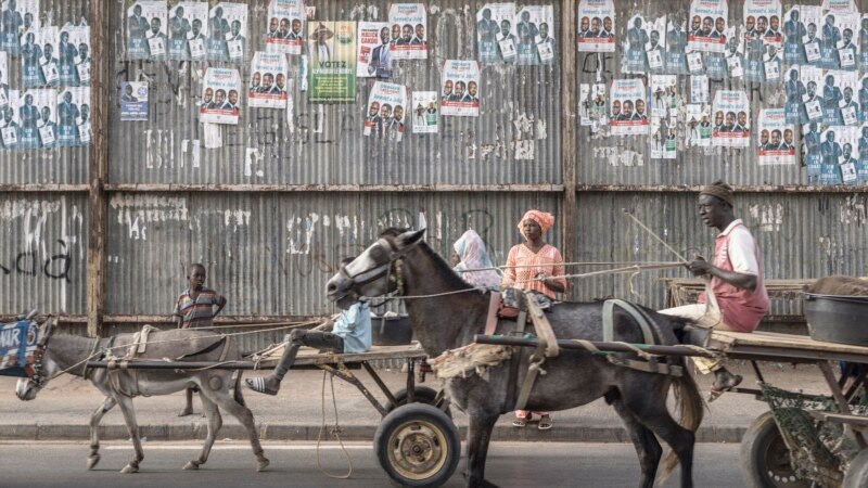 Sénégal : les candidats jettent leurs dernières forces dans la campagne présidentielle