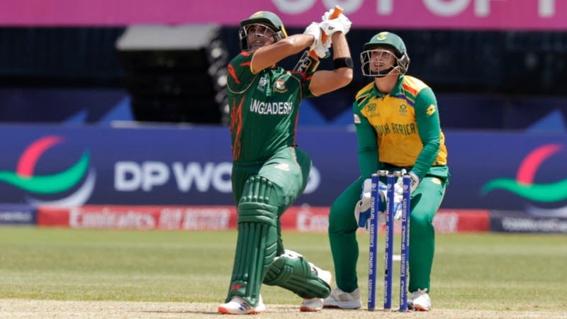 South Africa holds off Bangladesh, remains unbeaten in cricket's T20 World Cup  