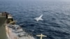 Sebuah drone diluncurkan dari kapal militer Iran saat latihan militer di lokasi yang dirahasiakan di Iran, dalam gambar handout ini diperoleh pada 25 Agustus 2022. (Foto: via Reuters)