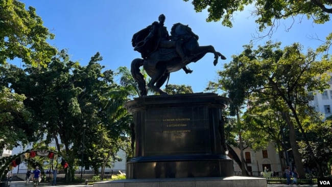 Estatua ecuestre de "El Libertador", Simón Bolívar, en la Plaza Bolívar de Caracas