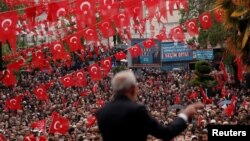 Kemal Kilicdaroglu, presidential candidate of Turkey's main opposition alliance, addresses his supporters during a rally ahead of the May 14 presidential and parliamentary elections, in Tekirdag, April 27, 2023.