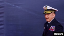 FILE - Komandan Angkatan Laut Taiwan Tang Hua menghadiri upacara pengiriman enam korvet kelas Tuo Chiang buatan Taiwan di sebuah pelabuhan di Yilan, Taiwan 26 Maret 2024.