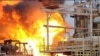 تداوم حوادث مرگبار در صنعت نفت ایران؛ تصویری از انفجار در یک پالایشگاه ایران - آرشیو
