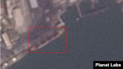 160m의 대형 선박(사각형 안)이 18일 남포 석탄 부두에 접안해 있다. 사진=Planet Labs