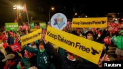 台湾民进党支持者在台北举行竞选集会。（2024年1月11日）