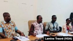 Un meeting des syndicats et organisations de la société civile, à Ouagadougou, le 26 octobre 2023. (VOA/Lamine Traoré)