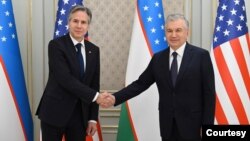 شوکت میرضیایف، رییس جمهور اوزبیکستان و انتونی بلینکن، وزیر خارجهٔ امریکا