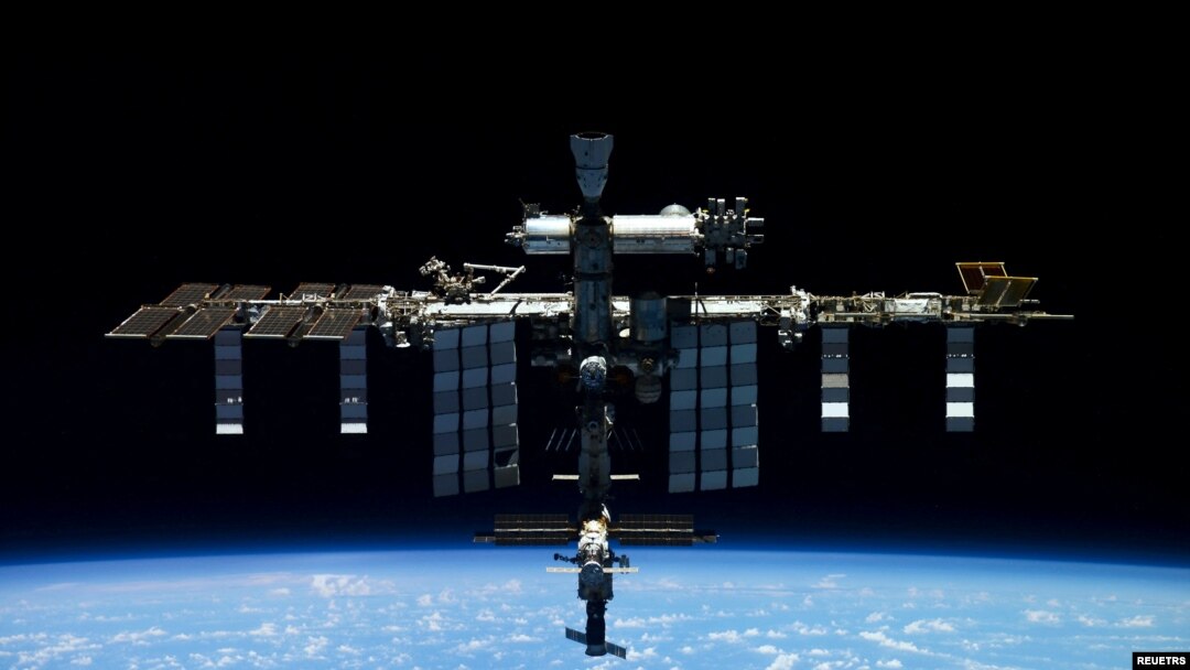 Stasiun Luar Angkasa Internasional (ISS) difoto oleh anggota awak Ekspedisi 66 kosmonot Roscosmos Pyotr Dubrov dari pesawat ruang angkasa Soyuz MS-19, 20 April 2022. (Foto: Pyotr Dubrov/Roscosmosvia REUTERS)