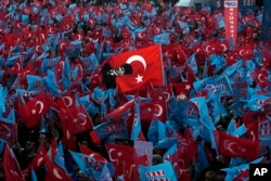 Supporters wave Turkish and CHP party flags during an election campaign rally of the leader and Nation Alliance's presidential candidate Kemal Kilicdaroglu, in Istanbul, Turkey, Saturday, May 6, 2023. (AP Photo/Khalil Hamra)