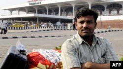 চলতি অর্থবছরের (২০২২-২০২৩) জুন পর্যন্ত, বাংলাদেশ থেকে ১০ লাখ ৭৪ হাজার শ্রমিক কর্মসংস্থানের জন্য বিদেশে গেছেন। 