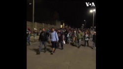 一支移民队伍从洪都拉斯出发朝美国边境移动