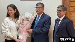 পররাষ্ট্রসচিব মাসুদ বিন মোমেনের সঙ্গে বালি প্রসেসের কো-চেয়ার রাষ্ট্রদূত লিন বেল (অস্ট্রেলিয়া) ও রাষ্ট্রদূত ত্রি থারিয়াতের (ইন্দোনেশিয়া) 