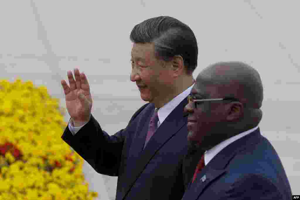 Président Félix Tshisekedi ya RDC (D) na président ya Chine Xi Jimping na milulu na na Hall ya Palais du peuple na Beijing, Chine, 26 mai 2023.