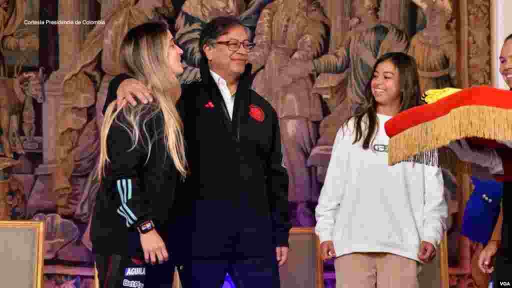 En la imagen aparecen Marcela Restrepo (centrocampista) y Daniela Arias (defensa), dos de las figuras de la selección en el Mundial de Australia y Nueva Zelanda.&nbsp;