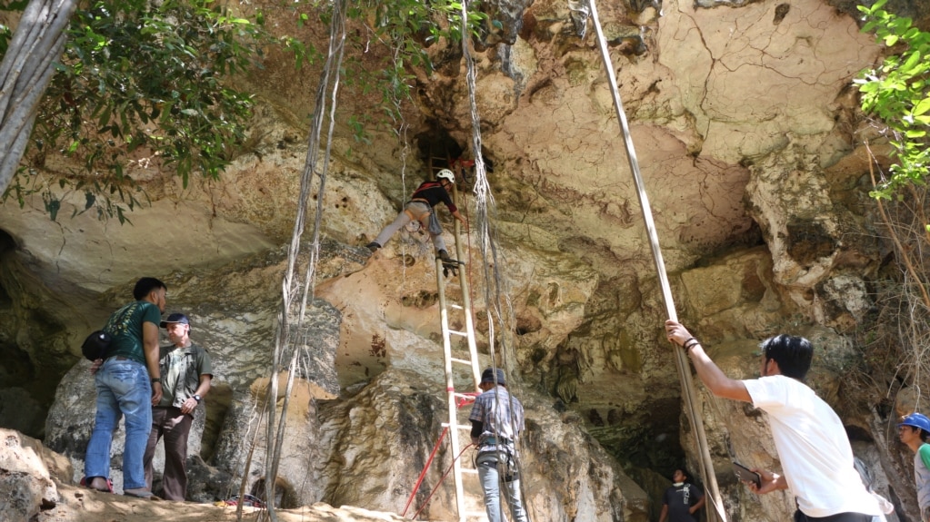 Scientists Find World’s Oldest Cave Painting in Indonesia