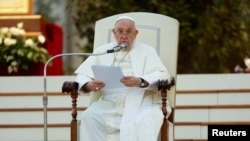 Pope Francis attends the prayer vigil in Saint Peter's square at the Vatican, September 30, 2023. (REUTERS/Remo Casilli)