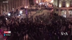 Paris: Vizit Wa Britanik la Ranvwaye Akoz Manifestasyon Ki ap Kontinye
