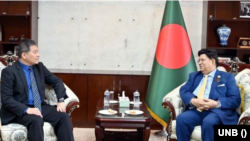 বাংলাদেশের পররাষ্ট্রমন্ত্রী এ কে আব্দুল মোমেনের সাথে সৌজন্য সাক্ষাত করেন সিঙ্গাপুরের পররাষ্ট্র মন্ত্রণালয়ের দ্বিতীয় স্থায়ী সচিব লুক গোহে। ১৬ অগাস্ট, ২০২৩। 