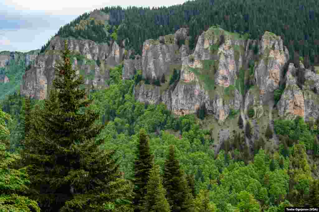 Shar Mountain - nature beauty and waste / Шар Планина - природна уникатност нарушена со отпад 