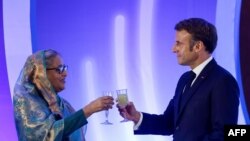 ইমানুয়েল ম্যাক্রোঁ জলবায়ু সংকট মোকাবেলায় বাংলাদেশের নেতৃত্বের প্রশংসা করেন এবং জোর দিয়ে বলেন, “বাংলাদেশের মানুষ, ফ্রান্সের জনগণের পূর্ণ সমর্থনের ওপর নির্ভর করতে পারে।”