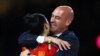 Jennifer Hermoso et Luis Rubiales célèbrent la victoire espagnole en finale du Mondial féminin, Sidney, le 20 août 2023