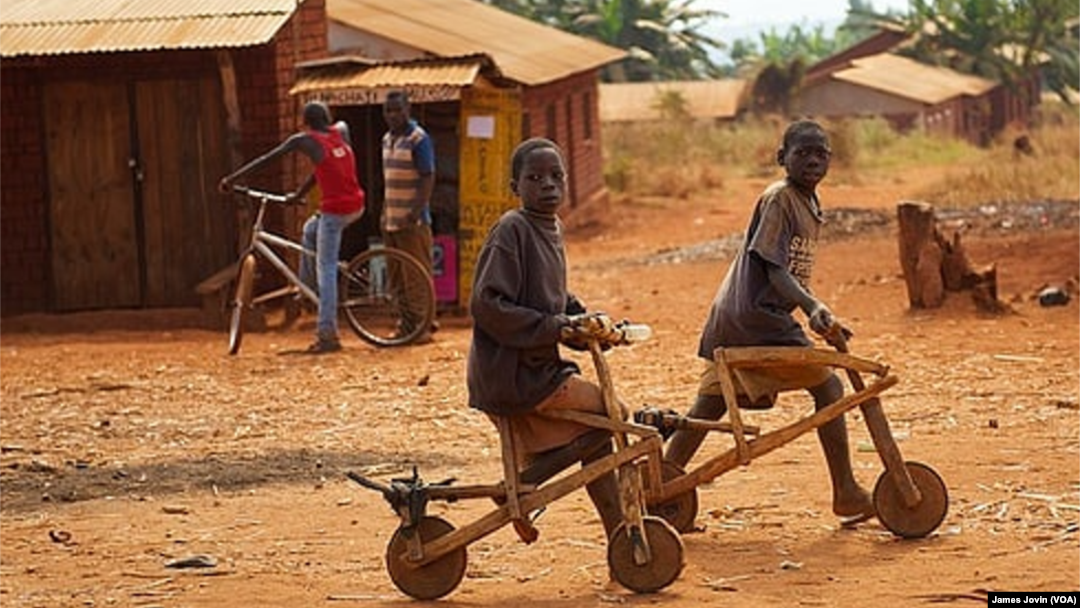 Abana bari mu nkambi ya Nduta icumbikiye impunzi z'Abarundi muri Tanzaniya taliki 6/3/2023- Photo: James Jovin (VOA) 