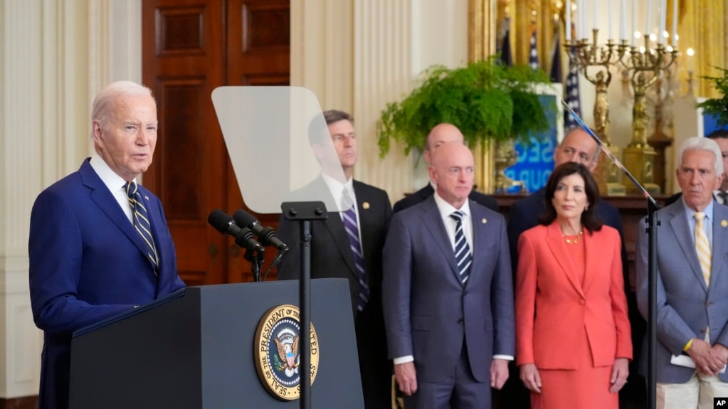 Tổng thống Joe Biden phát biểu về sắc lệnh hành pháp tại Phòng Đông tại Nhà Trắng ở Washington, ngày 4 tháng 6 năm 2024.