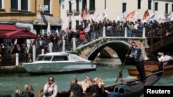 Protest li dij biryara peredanê ya turîstan, venedîk (Venice) Italy.