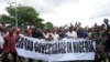 Manifestantes contra as difíceis condições económicas em Lagos, Nigéria, 2 agosto 2024 