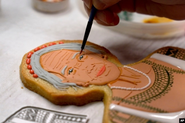 Jasmine Cho works on a portrait of Filipina mambabatok tattoo artist Apo Whang-Od in Pittsburgh, Pa., May 3, 2023. (AP Photo/Matt Freed)