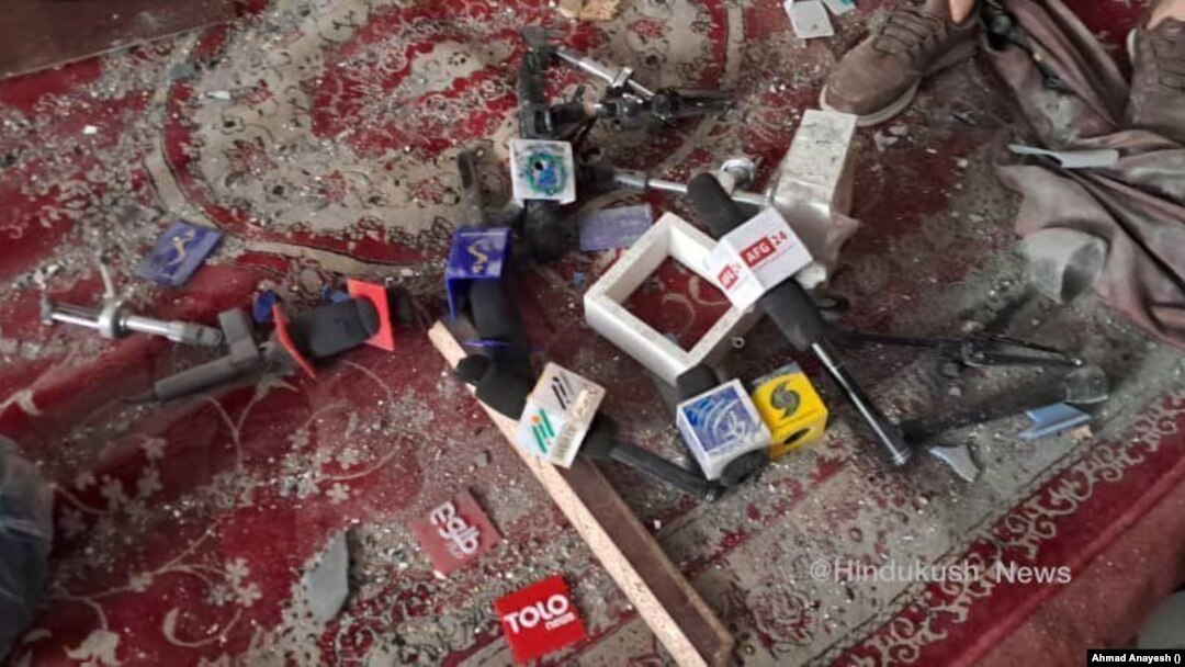 بلخ کې تېره اوونۍ پر خبریالانو تر چاودنې وروسته عکس.