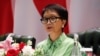 Menlu Retno Marsudi menyampaikan sambutannya saat jumpa pers di Jakarta, 5 Mei 2023. (Foto: REUTERS/Ajeng Dinar Ulfiana)