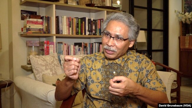 Azmi Hassan, peneliti senior di Akademi Riset Strategis Nusantara, mengatakan pendukung Anwar “harus realistis dan pragmatis”