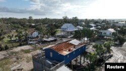 Vue d'une propriété endommagée après l'arrivée de l'ouragan Idalia à Horseshoe Beach, Floride, États-Unis, le 31 août 2023.