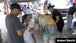 Cientos de hispanos suelen acudir a este mercado de pulgas de la ciudad de Homestead, en Florida.