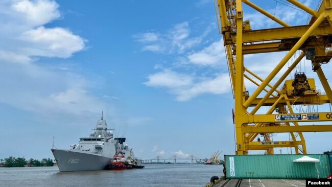 Tàu hộ tống HNLMS TROMP Hải quân Hoàng gia Hà Lan cập cảng Chùa Vẽ, Hải Phòng, ngày 24/5/2024. Photo Facebook NL in Vietnam. 