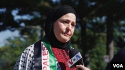 Fadwa Hassan, warga Palestina yang lahir dan dibesarkan di AS. "Nyawa warga Muslim juga penting, jadi jangan segan melapor pada polisi jika dilecehkan," ujarnya pada VOA, Jumat (13/10). (Foto: VOA)