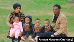 Warra Shanee – Siifaan Nurediin (Hanaan) fi Amaan Huseen ijoollee isaanii afran wajjin. Suuraa Amaan Huseen irraa VOA-f ergame. 