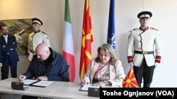 Министерката за одбрана Славјанка Петровска и италијанскиот министер Гвидо Крозето потпишаа договор со кој се овозможува италијански авиони да патролираат на македонското небо во рамките на НАТО