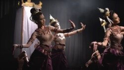 ภาพบันทึกจากหน้าจอของการแสดงชุด กํมฺรเตงฺชคตฺศรีศิขรีศวร (Apsara Thai Traditional Dance) เผยแพร่ทางช่องทางยูทูบ "นาฏยศิลป์ สินไซ" ซึ่งทางคณะศิลปกรรมศาสตร์ มหาวิทยาลัยขอนแก่น ระบุว่ากองประกวด Miss Global 2023 ที่กัมพูชานำเพลงไปใช้โดยไม่ได้รับอนุญาต (Courtesy)