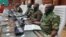 Fin de la réunion du Comité des chefs d'état-majors de la Cédéao sur la situation au Niger, à Abuja, le 4 août 2023. (VOA/Gilbert Tamba)