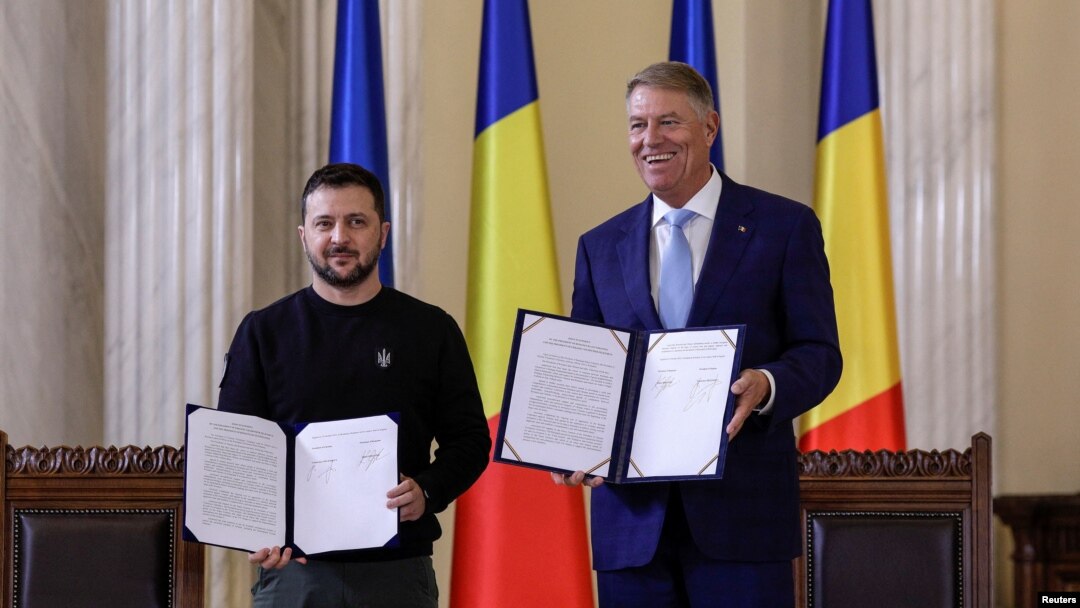 Ukrainian President Volodymyr Zelenskyy poses with Romania's President Klaus Iohannis following signing a strategic partnership in Bucharest, Romania, Oct. 10, 2023. (Inquam Photos/Octav Ganea via Reuters)
