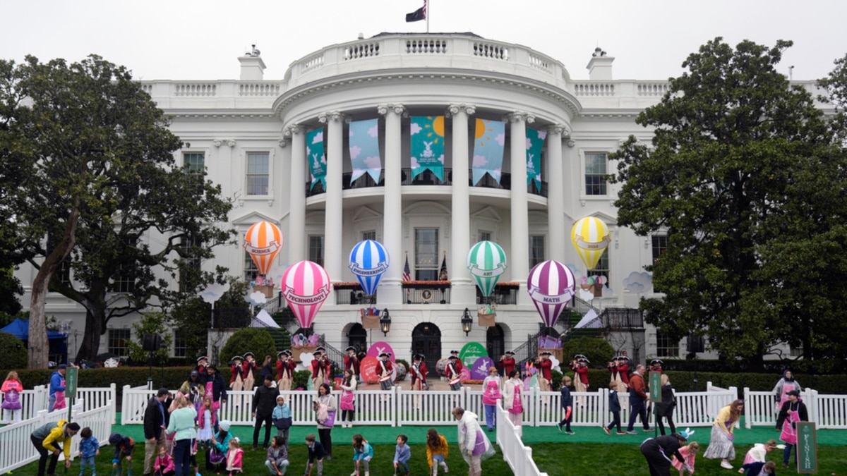 白宫迎来数万人参加一年一度的复活节滚彩蛋活动