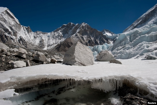 Nepal'deki Khumbu buzulu.